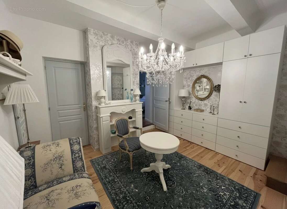 Maison à LA ROQUE-D'ANTHERON