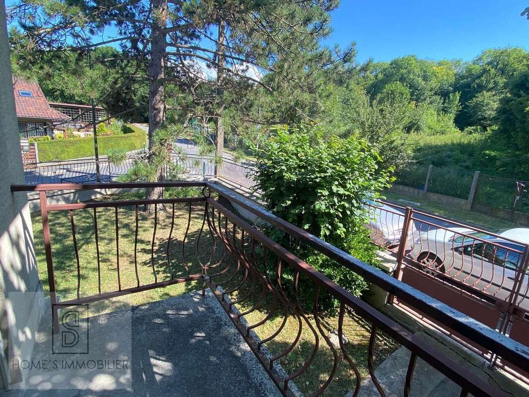 Appartement à VAUJOURS