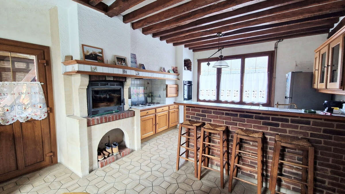 Maison à MAIGNELAY-MONTIGNY