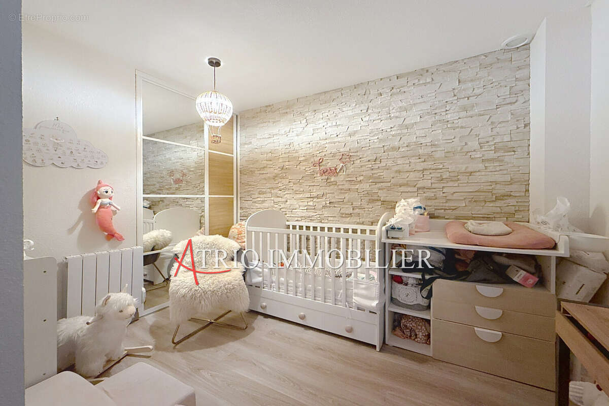 Appartement à SAINT-LAURENT-DU-VAR