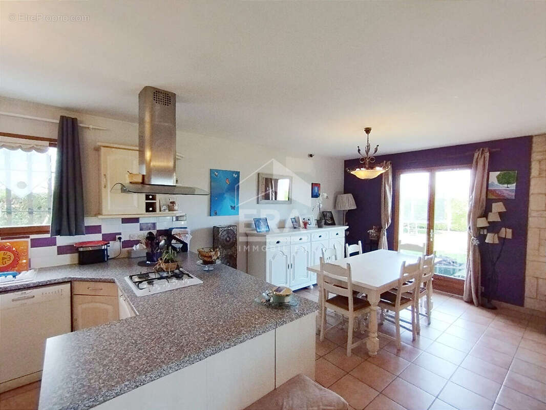 Maison à MOULIETS-ET-VILLEMARTIN