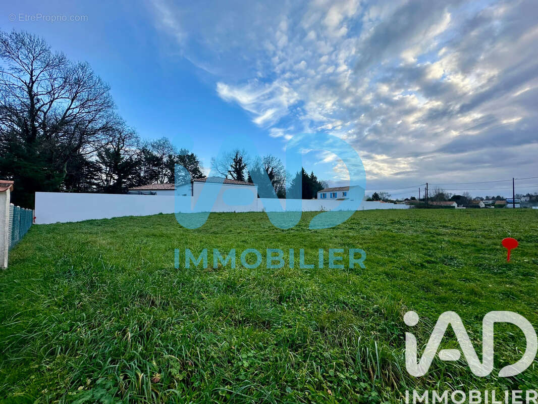 Photo 4 - Terrain à LE CHAY