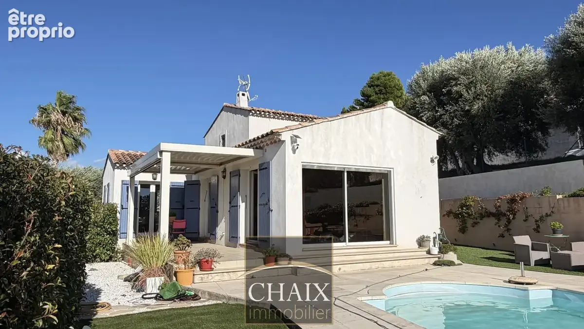 Villa lumineuse avec vue dégagée et piscine. - photo 2