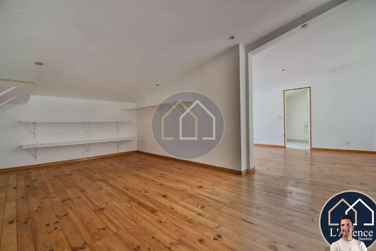 Appartement à MONDONVILLE-SAINT-JEAN