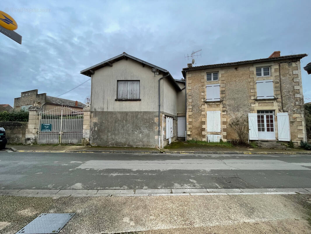 Maison à SAVIGNY-LEVESCAULT