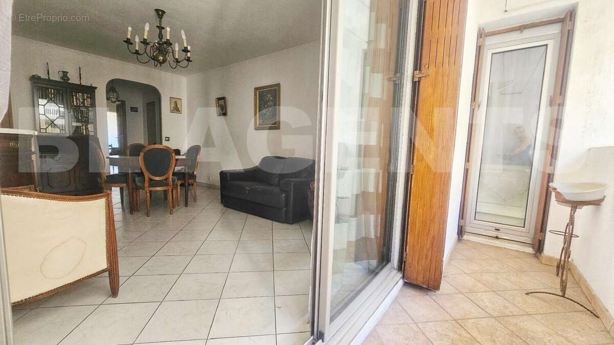 D03DE1E6-9EDB-3DEE-A5D1-8805925C0B38 - Appartement à MARSEILLE-7E