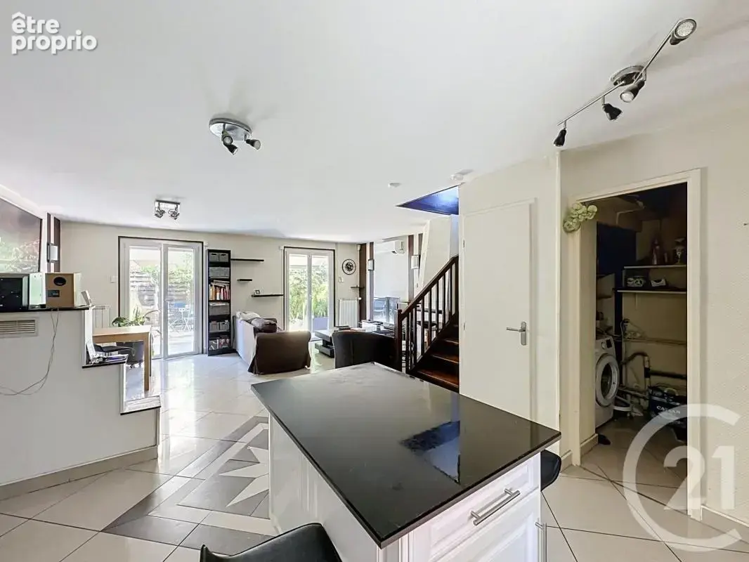 Maison 80 m² à Saint-Fons  - photo 12