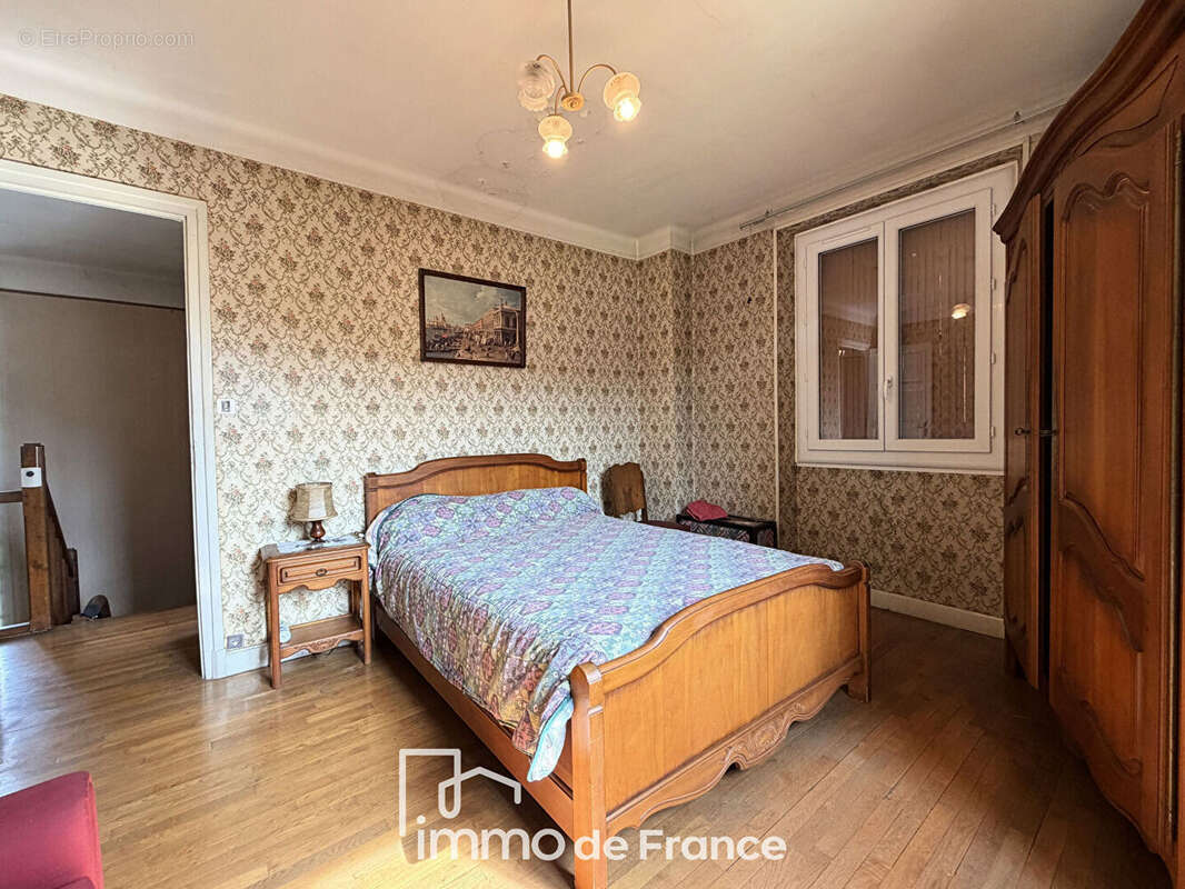 Maison à DECAZEVILLE