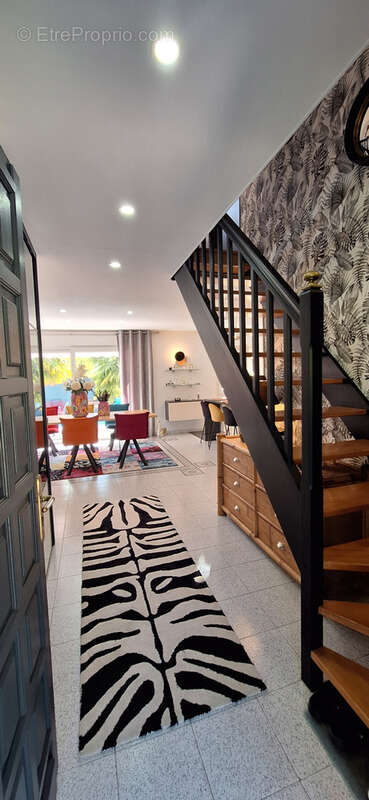 Maison 163m2 environ, 6 chambres,terrain de 1027 m2 arbore, avec sa piscine sans vis a vis. coup de coeur - photo 10