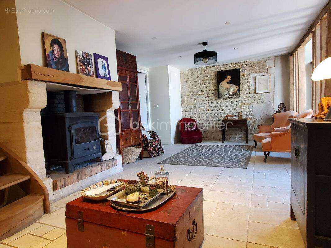 Bien RARE - Maison au Cœur du village de Cormeilles avec espace extérieur - photo 4