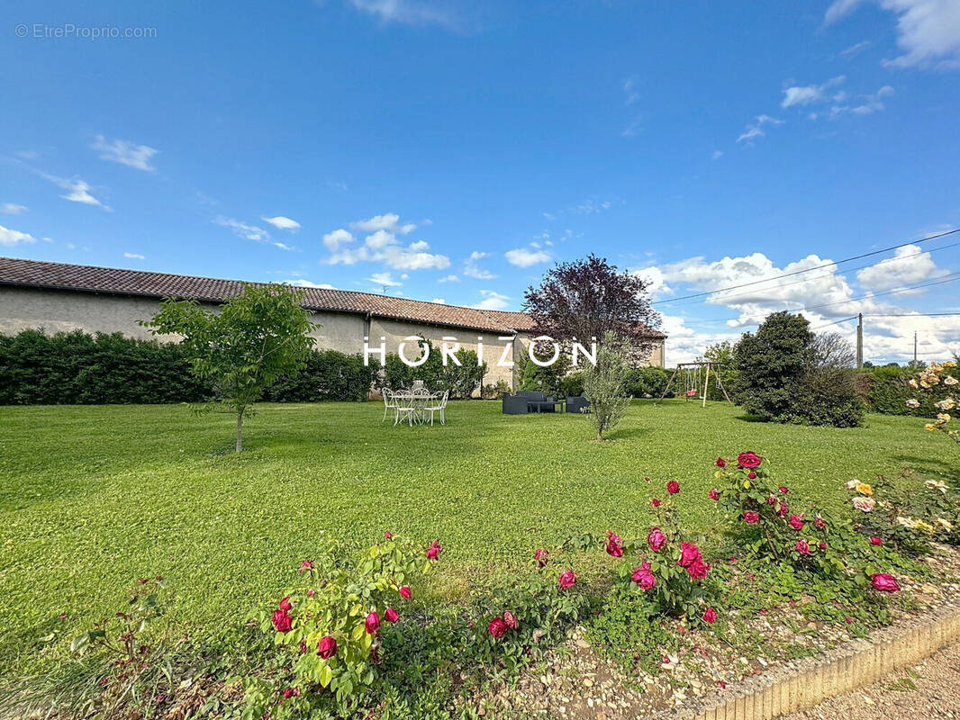 Maison 201 m² à Peyzieux-Sur-Saone  - photo 3