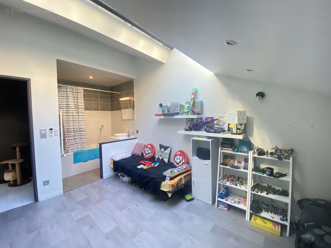 Autre à SAINT-ETIENNE