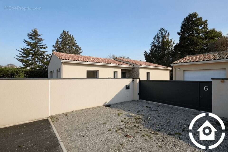Maison à FLEAC