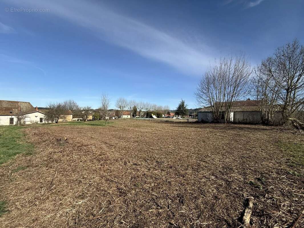 Terrain à LA CLAYETTE