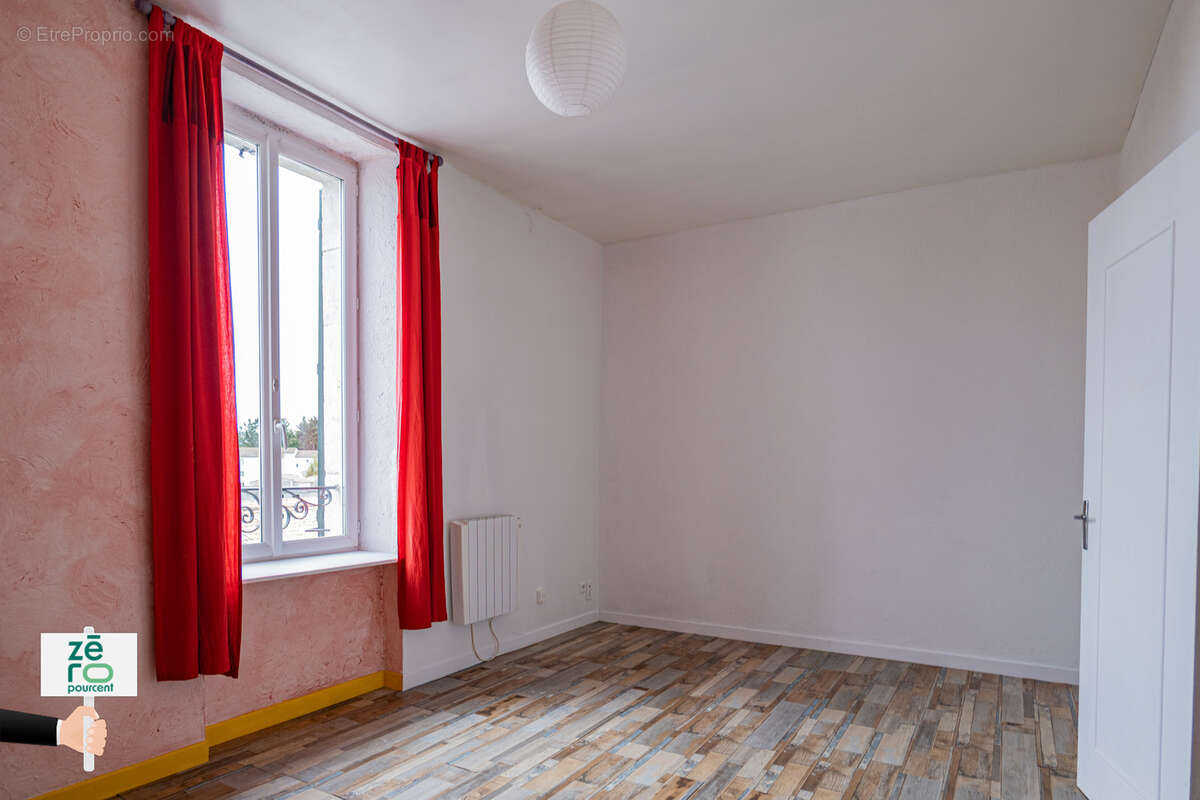 Maison à CHAMPAGNE-LES-MARAIS