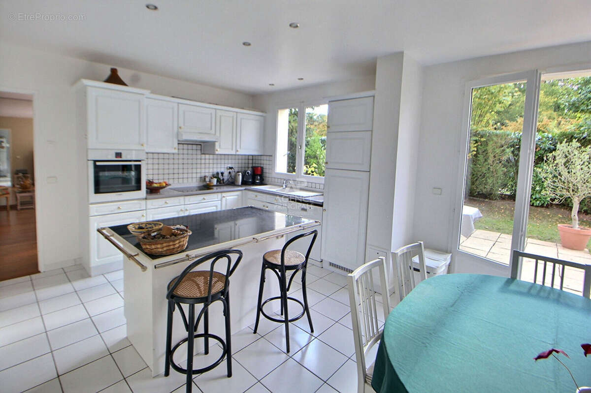 Maison à VERNEUIL-SUR-SEINE