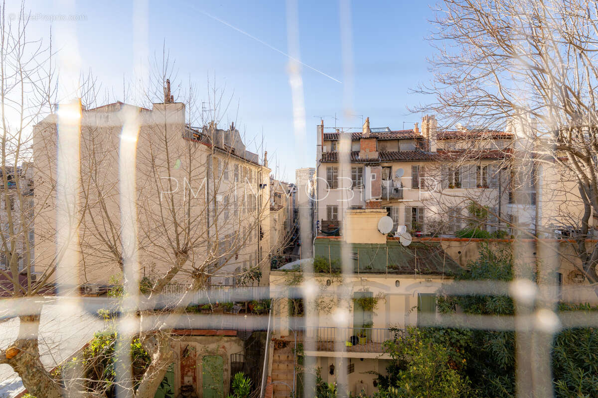 Appartement à MARSEILLE-1E
