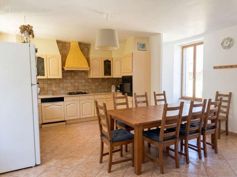 Longère en pierre – 150,76 m² – 6 pièces – 5 chambres – Terrain 6 345 m² – Dépendances – Hangar – Sous-sol complet - photo 6