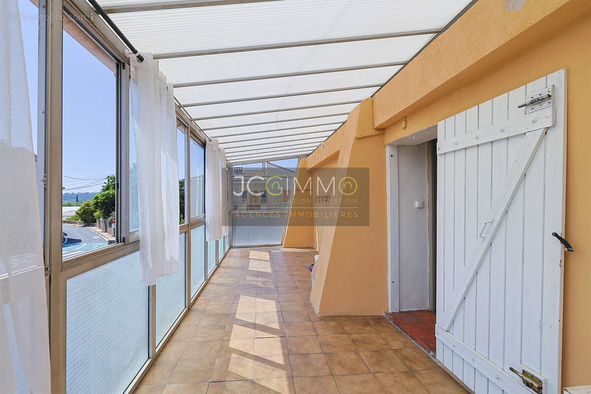Hyeres (la bayorre) - haut de maison 101 m2 + terrasse + loggia + annexes - photo 14
