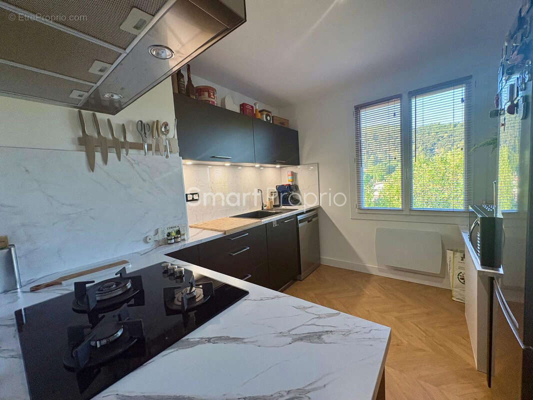 T3 de 69 m2 entièrement rénové   Dernier étage avec vue dégagée - photo 7