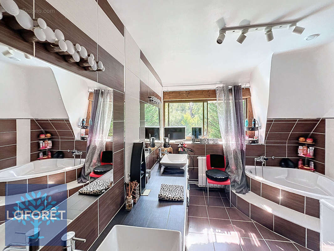 Maison à SAINT-REMY-L&#039;HONORE