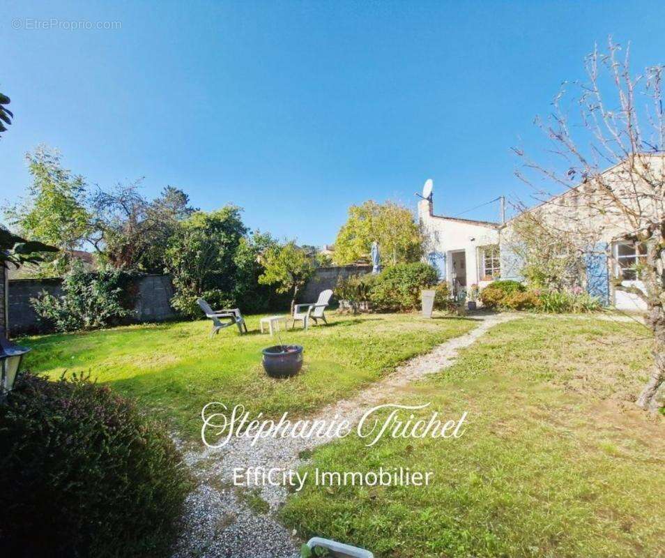 Maison à SAINT-GEORGES-DE-POINTINDOUX