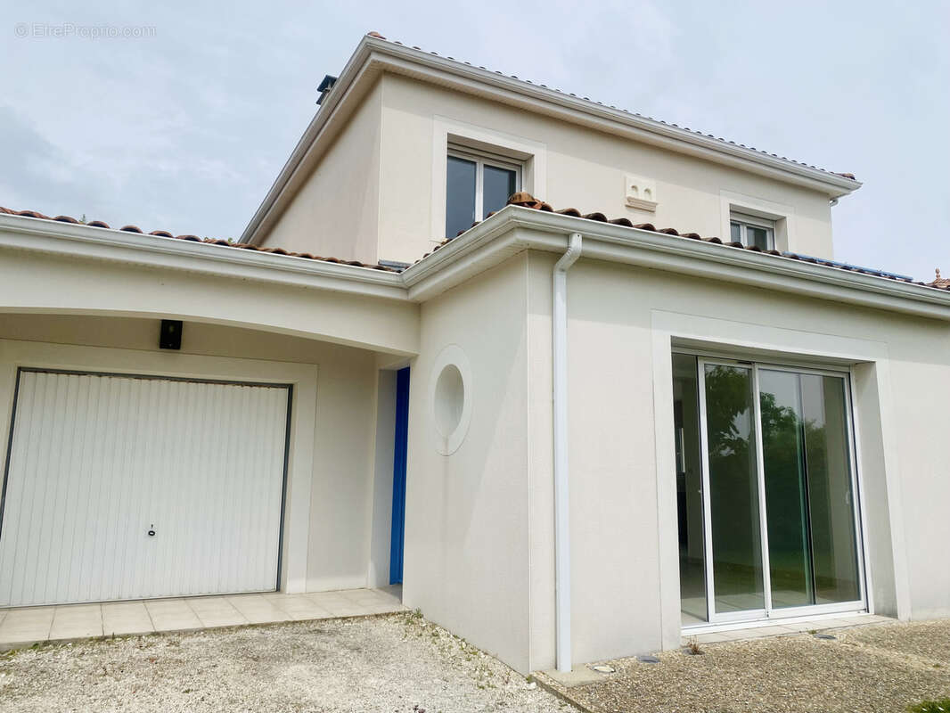 Maison à VAUX-SUR-MER