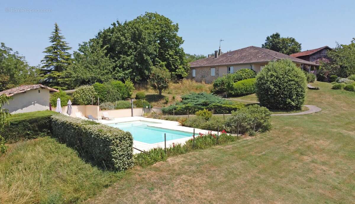 Élégante Propriété de Campagne avec Gîte et Annexe dans un Cadre Paisible - photo 22