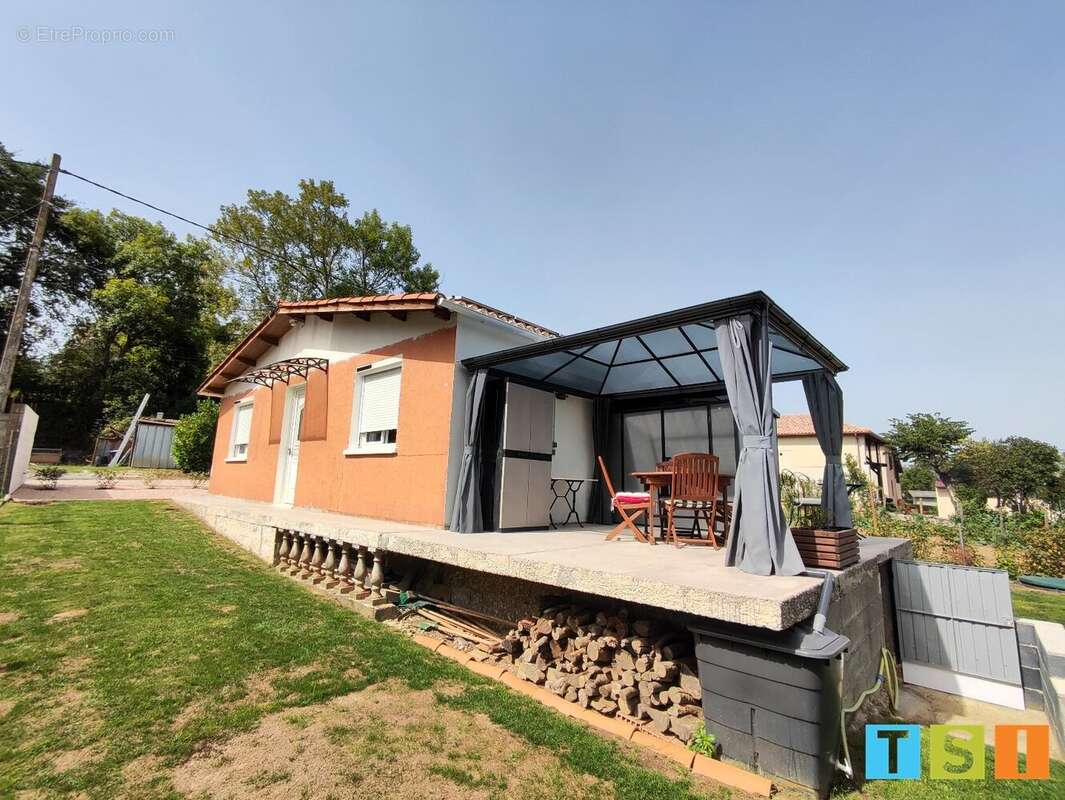 Maison à MONLEON-MAGNOAC