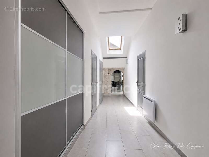Maison de ville 228M2, 4 chambres, cour et terrasse - photo 2