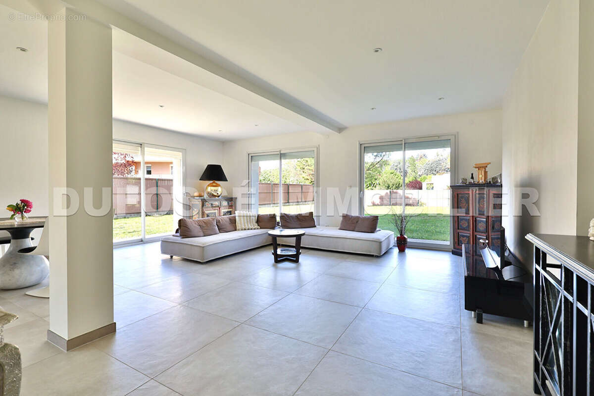 Maison à SAINT-GENIS-LAVAL