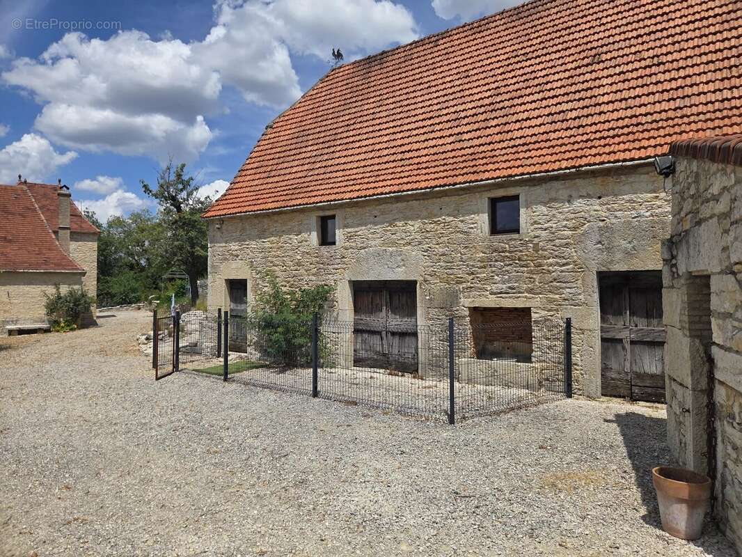 Maison 110 m² à Lauzes  - photo 25