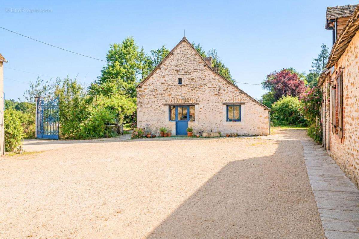 Maison à SAVIGNE-L'EVEQUE