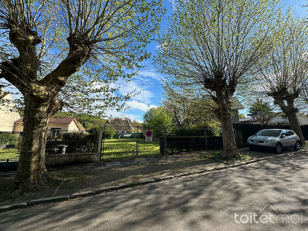 Terrain à SAINT-REMY-LES-CHEVREUSE