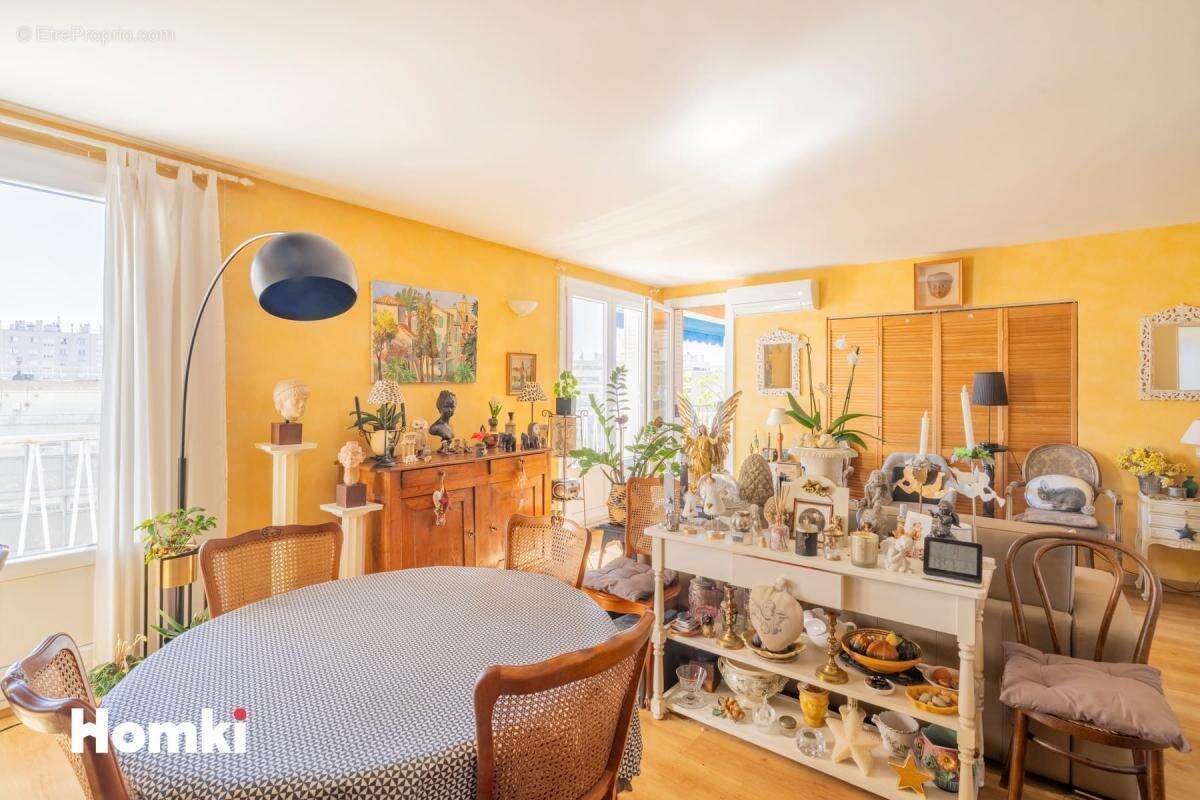 Appartement à MARSEILLE-5E