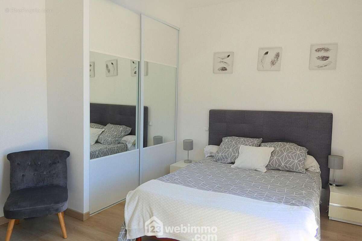 ... Qui est aussi pourvu d'un grand placard - Appartement à UGINE