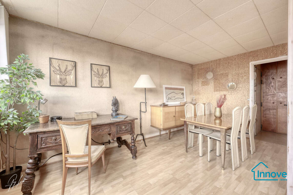 Appartement à PARIS-18E