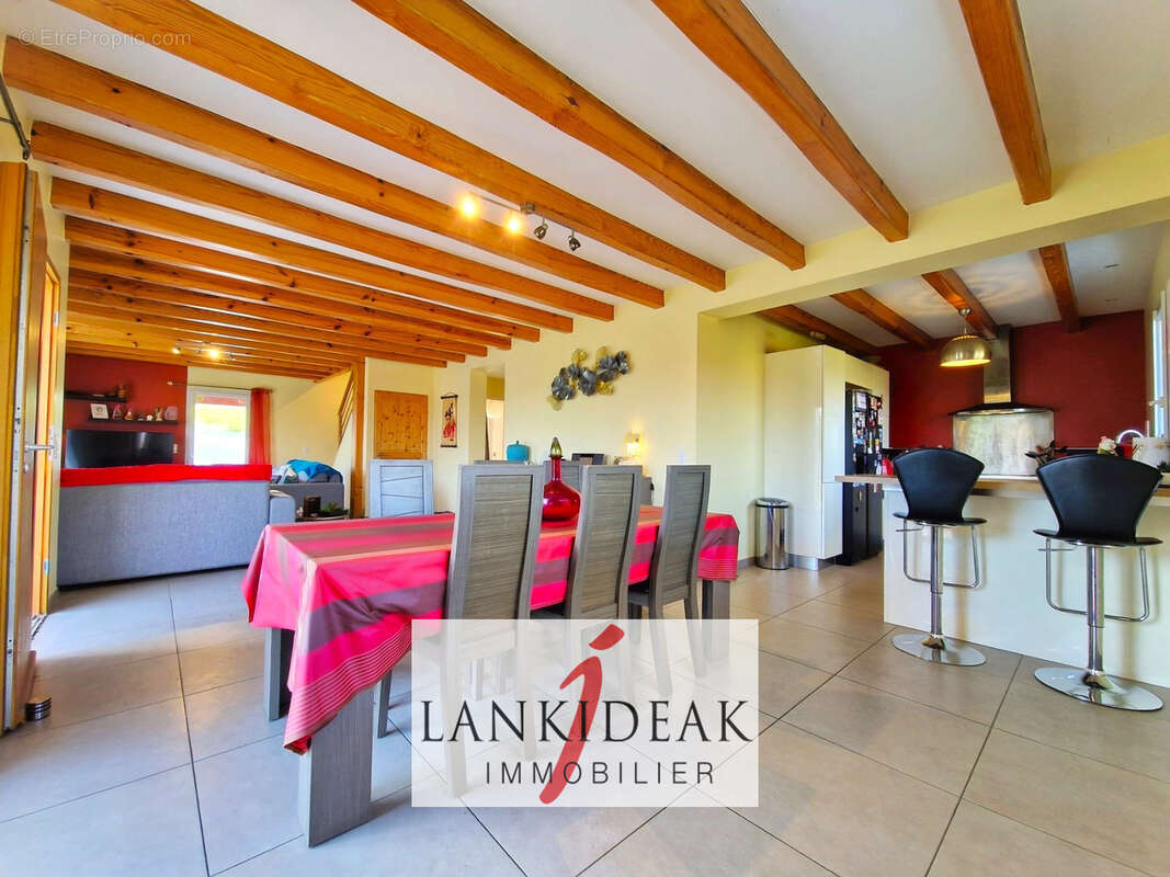 Maison à LARRESSORE