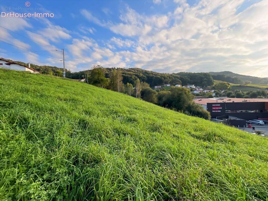 Terrain à HASPARREN