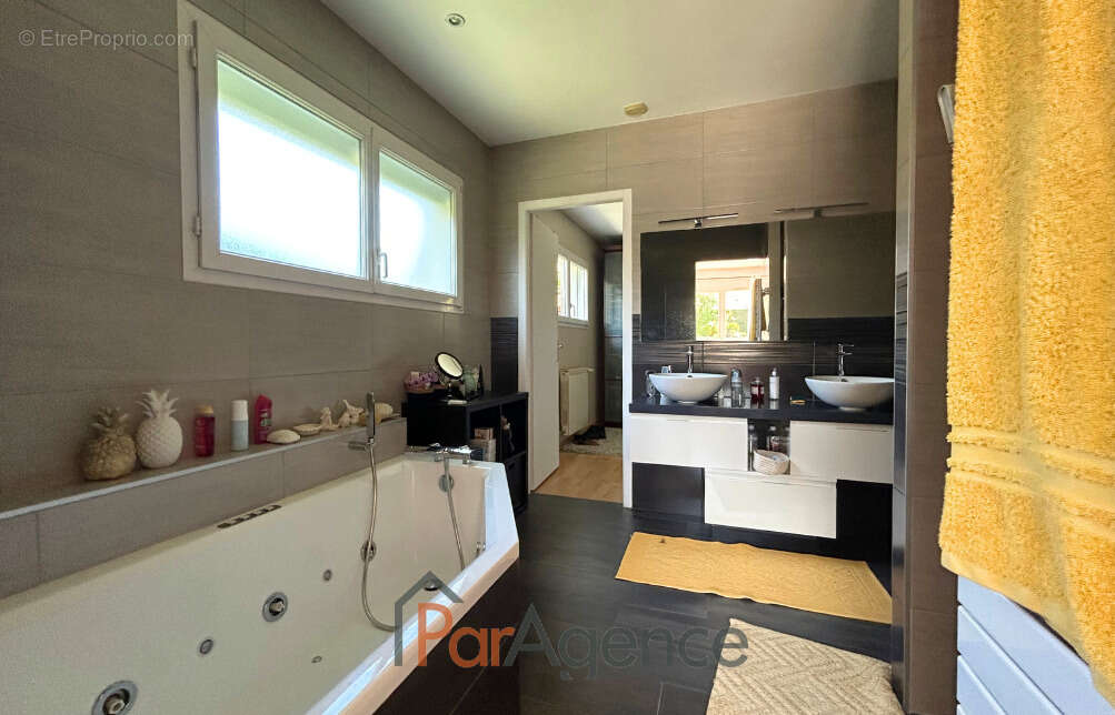 Maison à VAUX-SUR-MER