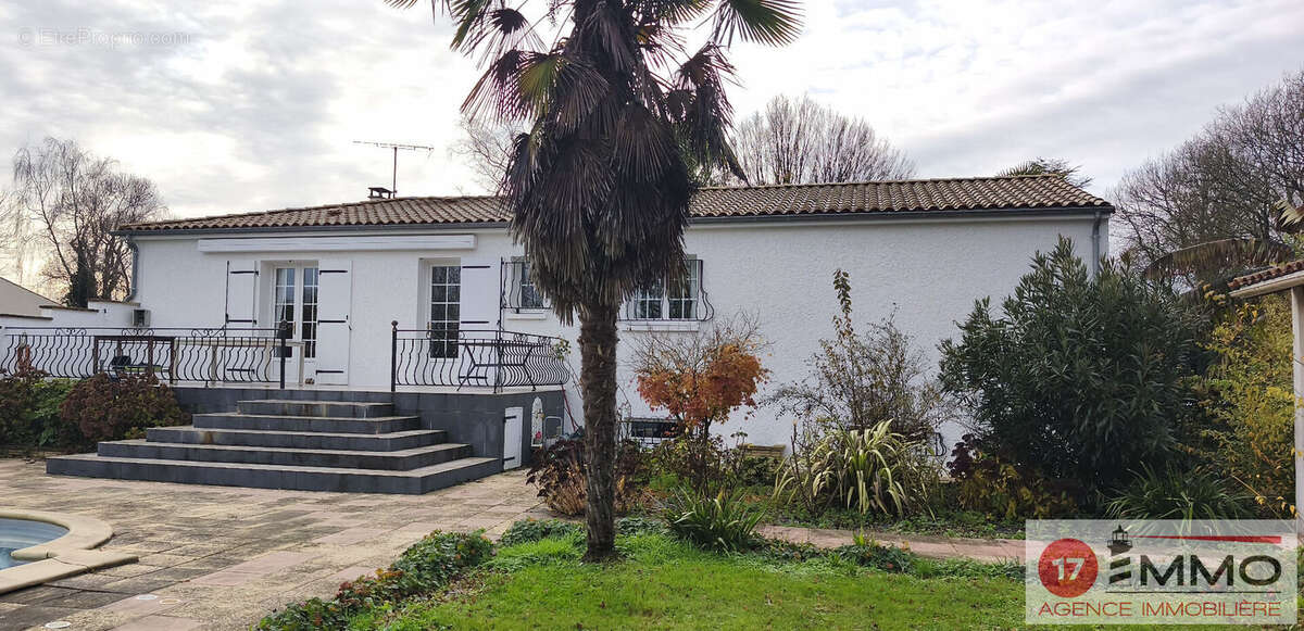 Maison à CROIX-CHAPEAU