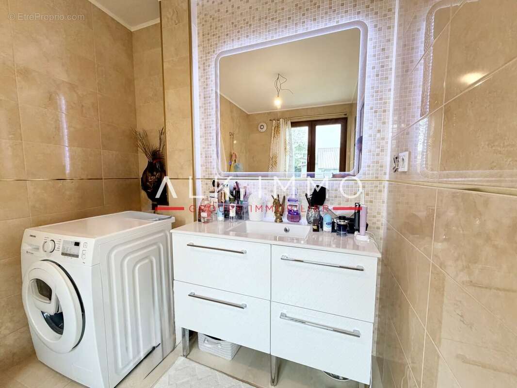 Appartement à VILLE-LA-GRAND