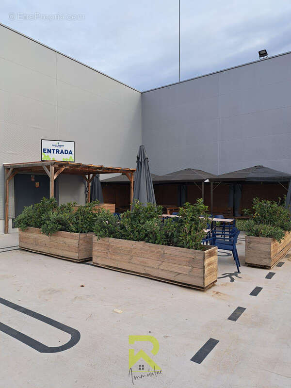 Centre de Padel 2200m2 - photo 4