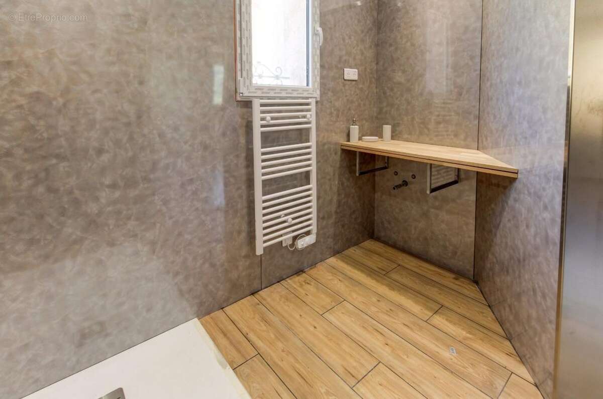 Maison de caractère de 175 m² avec appartement indépendant, jardin, jacuzzi et garage – carros village - photo 20