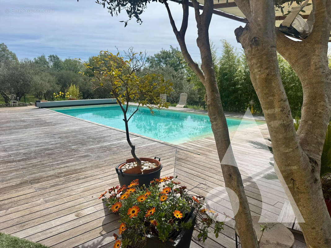 Maison à VILLECROZE