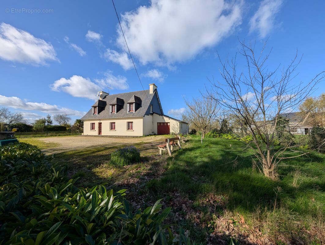 Maison à LANGUENAN
