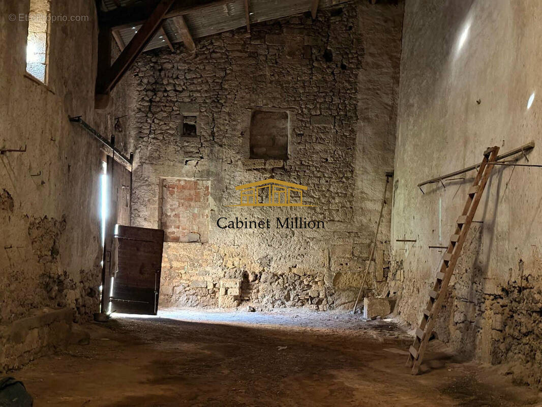 Appartement à VIC-LA-GARDIOLE