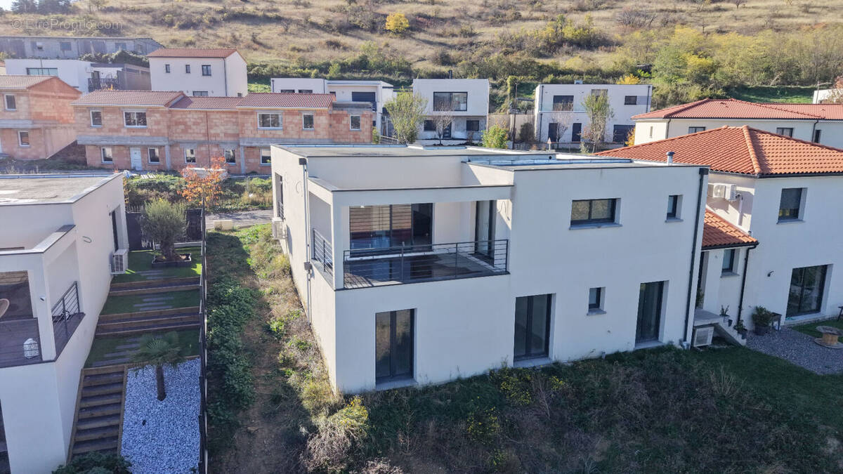 Maison à LES MARTRES-DE-VEYRE