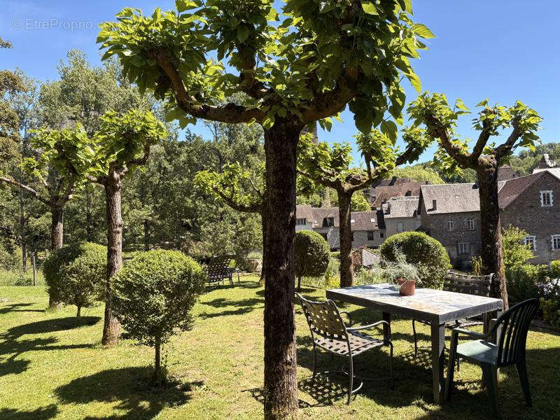 Maison à SEGUR-LE-CHATEAU