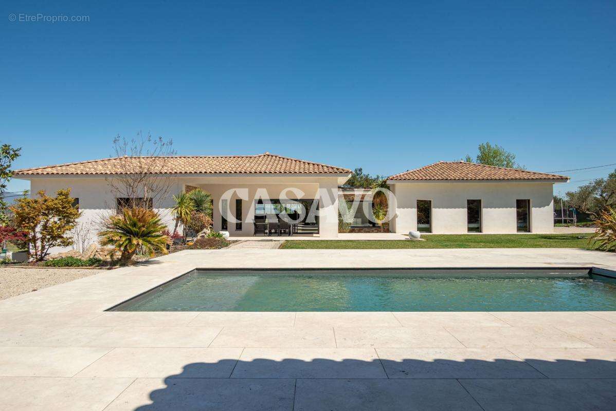 Maison à LE PUY-SAINTE-REPARADE